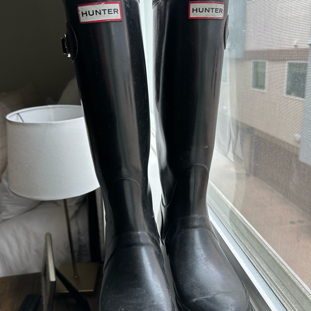 Size 8 Hunter high rain boots black